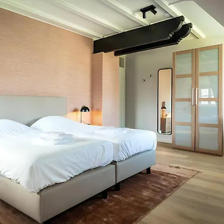 W- 6 Hoeve Holland *